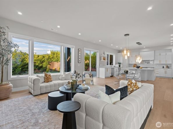 904 N 33rd Place, Renton WA 98056