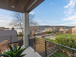 904 N 33rd Place, Renton WA 98056