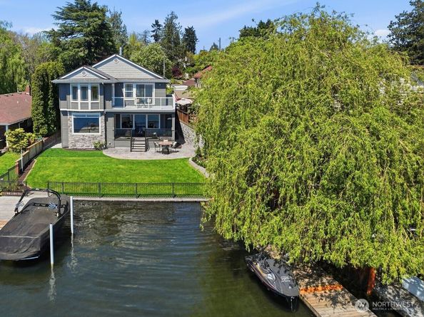 8696 Island Drive S, Seattle WA 98118