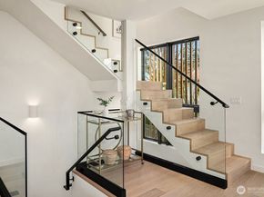 411 99th Avenue NE, Bellevue WA 98004