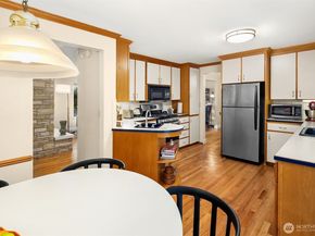 1711 NE 104th Street, Seattle WA 98125