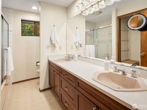 1711 NE 104th Street, Seattle WA 98125