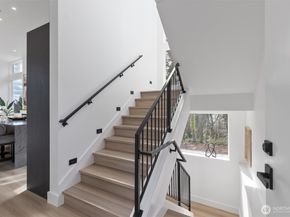 11905 89th Avenue NE, Kirkland WA 98034