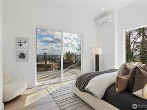 11905 89th Avenue NE, Kirkland WA 98034