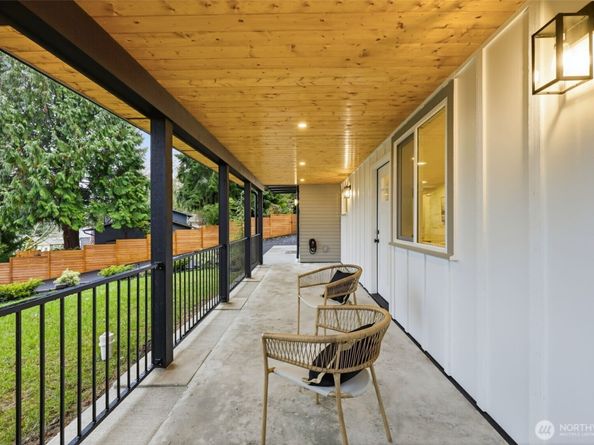 19531 55th Avenue NE, Lake Forest Park WA 98155