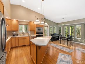 7337 151st Avenue NE, Redmond WA 98052