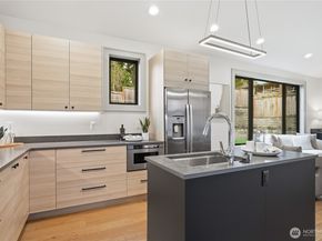 10710 SE 16th Street, Bellevue WA 98004