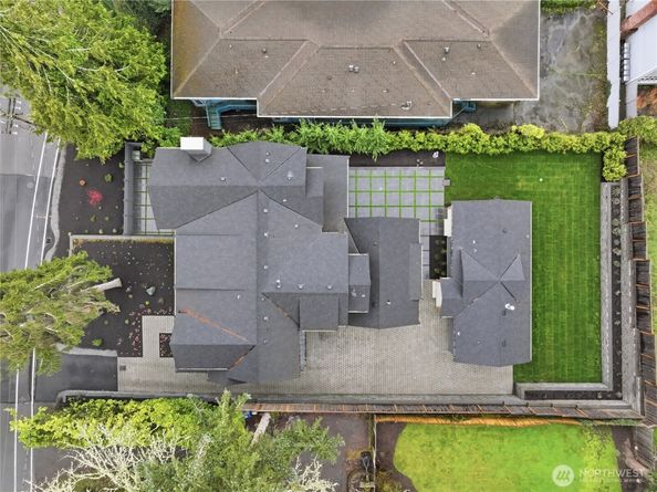 10710 SE 16th Street, Bellevue WA 98004