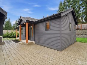 10648 SE 16th Street, Bellevue WA 98004
