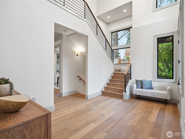 10648 SE 16th Street, Bellevue WA 98004