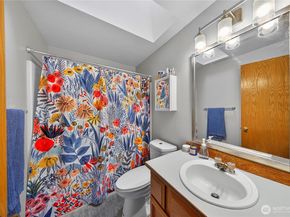 17427 Spruce Way, Lynnwood WA 98037