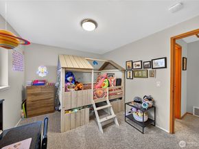 17427 Spruce Way, Lynnwood WA 98037