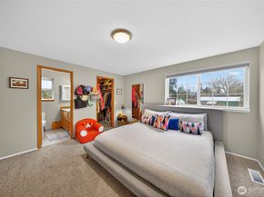 17427 Spruce Way, Lynnwood WA 98037