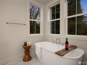 10612 NE 54th Lane, Kirkland WA 98033
