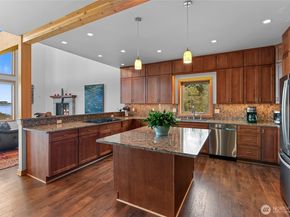 7618 NE Zachariasen Court, Hansville WA 98340