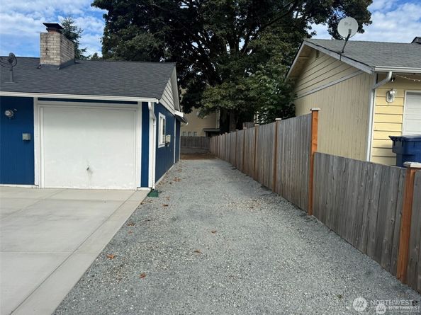 14616 Ash Way, Lynnwood WA 98087