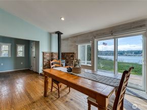 2735 Marine Drive, Bremerton WA 98312