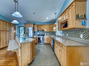 2735 Marine Drive, Bremerton WA 98312
