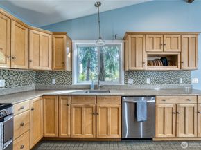 2735 Marine Drive, Bremerton WA 98312