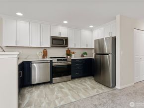 2522 Rucker Avenue 403, Everett WA 98201