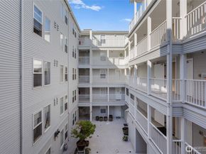 2522 Rucker Avenue 403, Everett WA 98201
