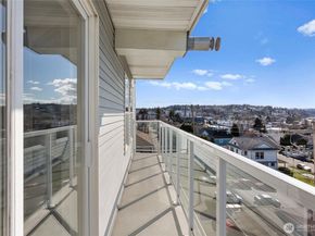 2522 Rucker Avenue 403, Everett WA 98201
