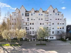 2522 Rucker Avenue 403, Everett WA 98201
