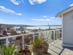 2522 Rucker Avenue 403, Everett WA 98201