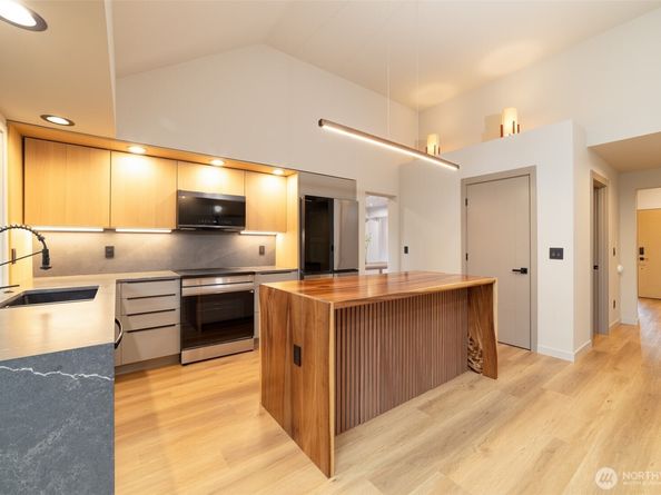 10012 SE 247th Place, Kent WA 98030