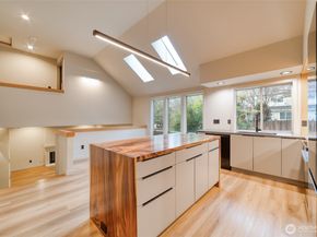 10012 SE 247th Place, Kent WA 98030