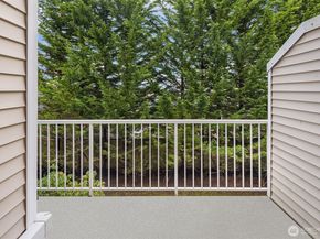 12113 NE 172nd Place J202, Bothell WA 98011