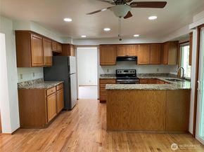 7016 Osprey Circle, Bremerton WA 98312