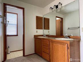 7016 Osprey Circle, Bremerton WA 98312