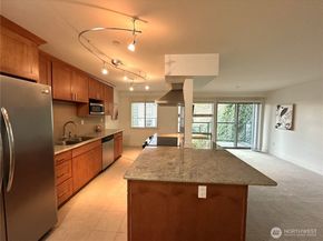 3212 SE 81st C203, Mercer Island WA 98040