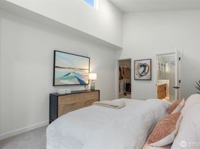 1142 129th Court NE 302, Bellevue WA 98005