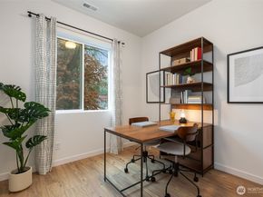 1142 129th Court NE 302, Bellevue WA 98005