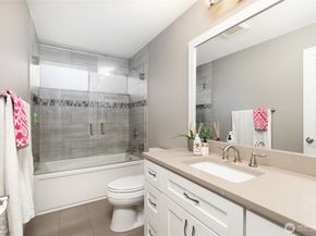 6304 110th Avenue NE, Kirkland WA 98033