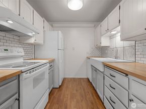 2500 81st Avenue SE 118, Mercer Island WA 98040