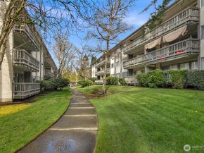 2500 81st Avenue SE 118, Mercer Island WA 98040
