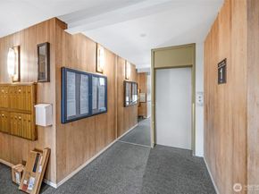 2500 81st Avenue SE 118, Mercer Island WA 98040