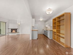 2500 81st Avenue SE 118, Mercer Island WA 98040