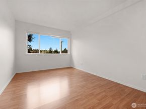 2500 81st Avenue SE 118, Mercer Island WA 98040