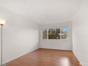 2500 81st Avenue SE 118, Mercer Island WA 98040