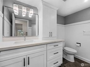 2500 81st Avenue SE 118, Mercer Island WA 98040