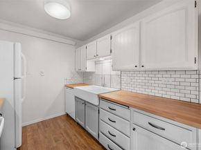 2500 81st Avenue SE 118, Mercer Island WA 98040