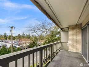 2500 81st Avenue SE 118, Mercer Island WA 98040