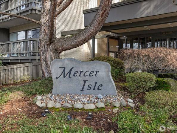 2500 81st Avenue SE 118, Mercer Island WA 98040