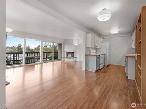 2500 81st Avenue SE 118, Mercer Island WA 98040