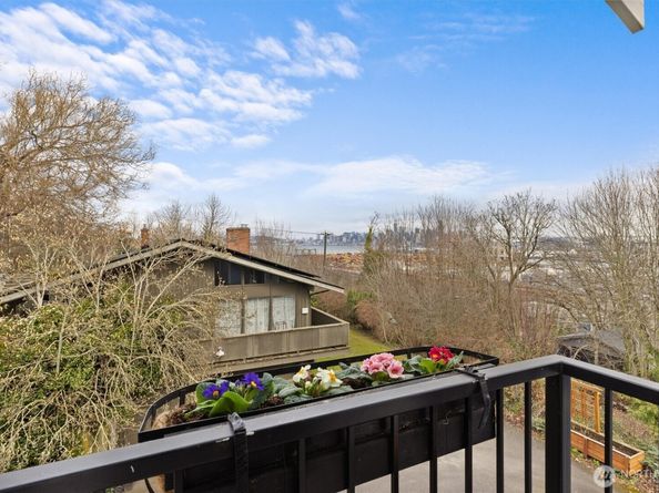 3414 33rd Avenue SW, Seattle WA 98126