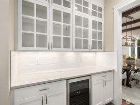 2832 109th Avenue SE, Bellevue WA 98004